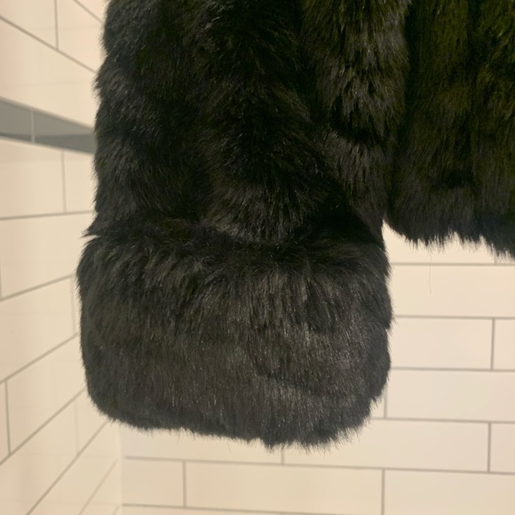 Fur (Faux) Cropped Coat - Picture 4 of 7